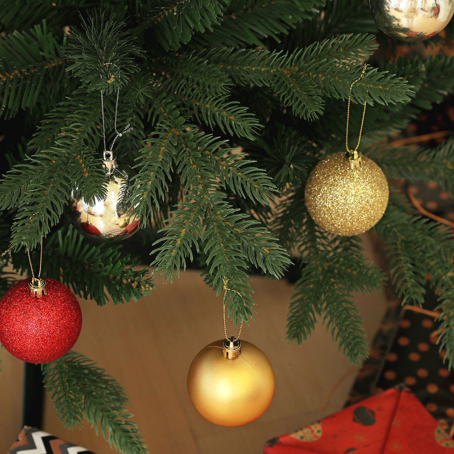 HOMCOM 5ft Artificial Spurce Christmas Tree with 1121 Branch Tips and Foldable Steel Base