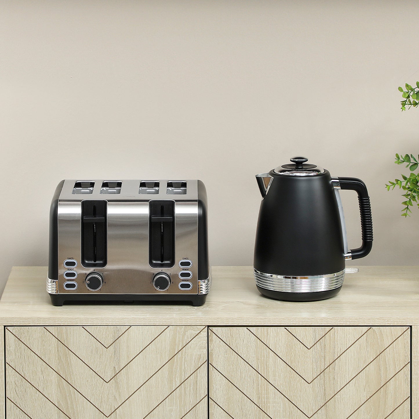 HOMCOM Stainless Steel Kettle and Toaster Set, 1.7L Rapid Boil Kettle, Limescale Filter, 4 Slice Toaster, 7 Browning Levels, Black/Silver