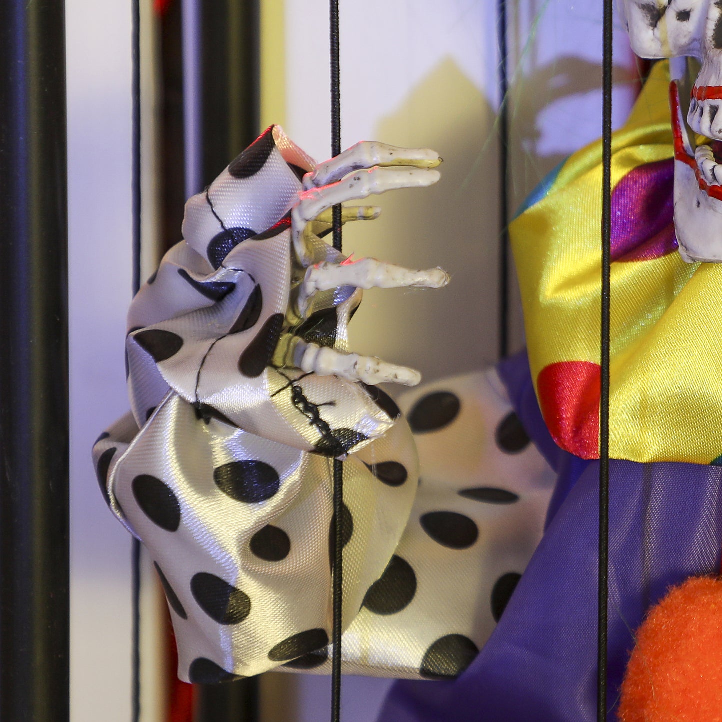 Outsunny Halloween Animated Clown in Cage with LED Eyes, Spooky Decorations, Battery Operated, Indoor Party Props, Halloween Decor - Clown