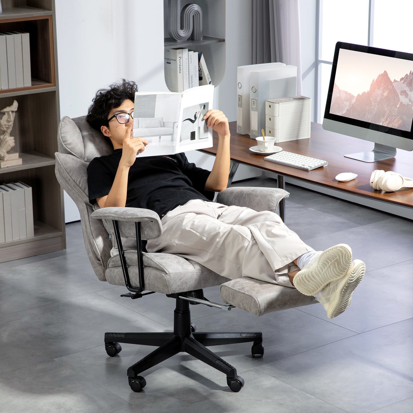 HOMCOM Executive Office Chair, Ergonomic Desk Chair with Foot Rest, Lumbar Support, Reclining Function and Wide Seat, Grey