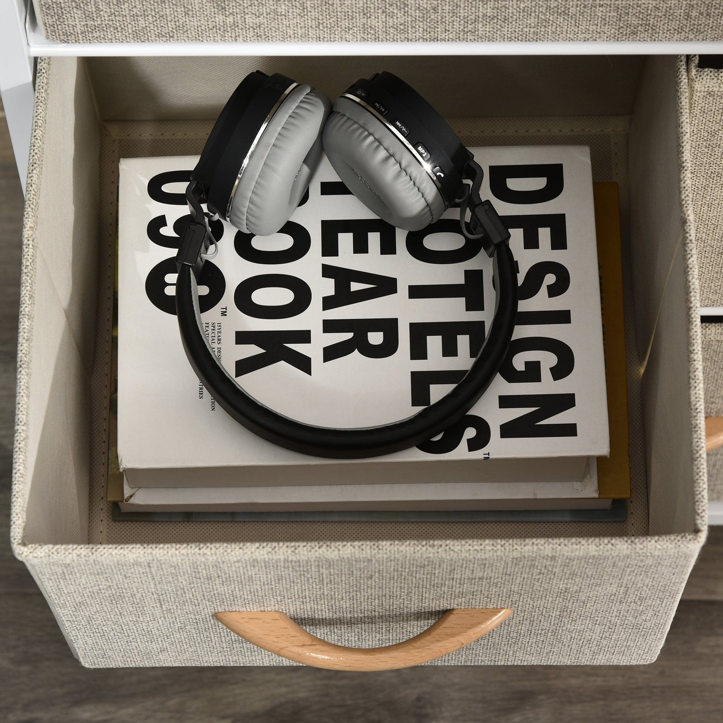 HOMCOM Chest of Drawers Bedroom Unit Storage Cabinet with 4 Fabric Bins for Living Room, Bedroom and Entryway, White Bin