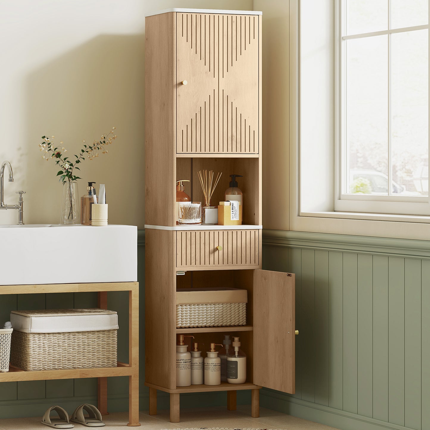 HOMCOM Multi-Storage Groove Door Bathroom Cabinet - Oak