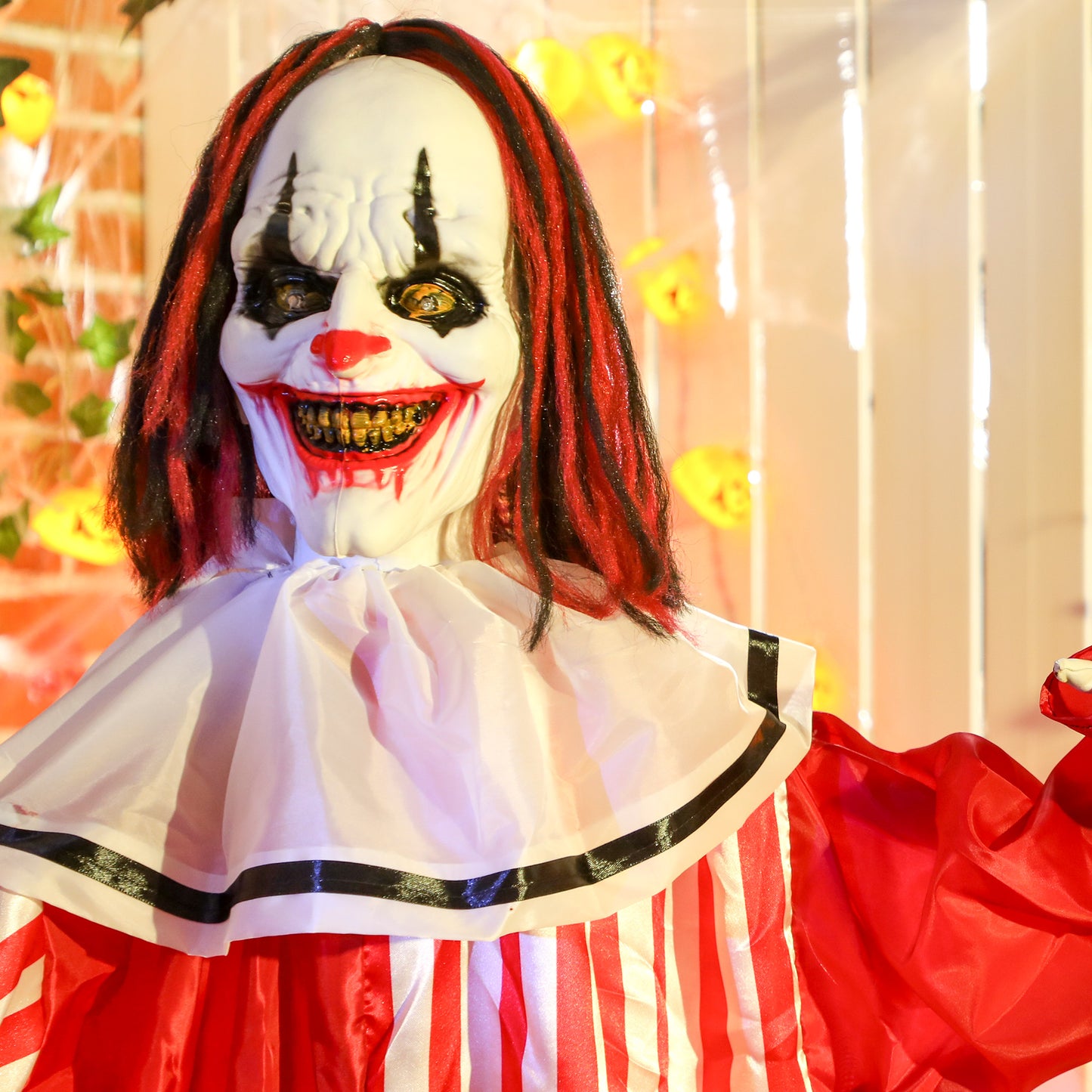 Outsunny 165 cm Life Size Halloween Animated Clown, Sound Activated with Light Up Eyes, Moving Body, Battery Operated Indoor Props, Red