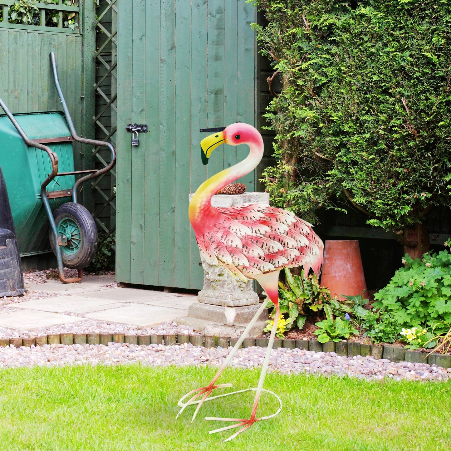 Outsunny Flamingo Garden Statue, Metal Bird Art Outdoor Sculpture with Ground Stakes for Pond Decoration, Pink
