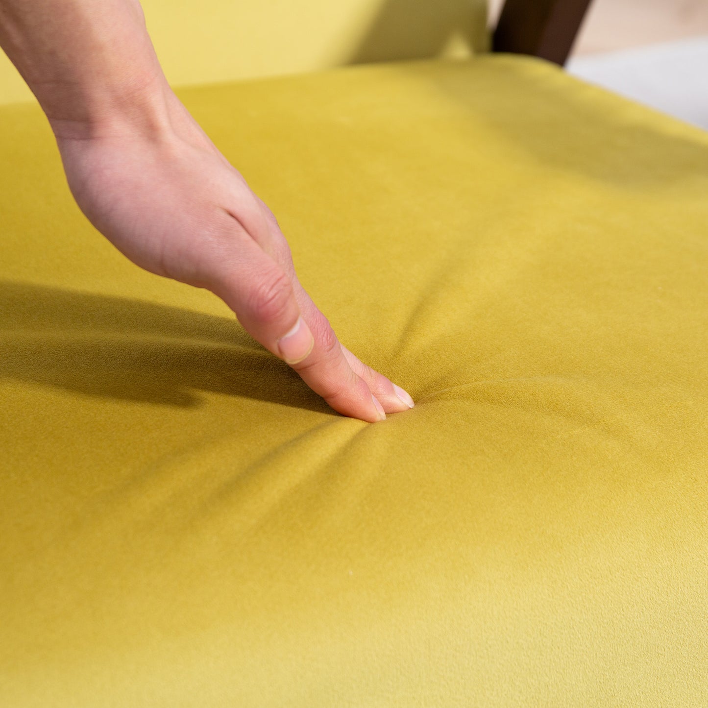 HOMCOM Nordic Accent Chair, Upholstered Velvet Armchair with Solid Wood Frame and Soft Thick Padded for Living Room, Bedroom, Champagne