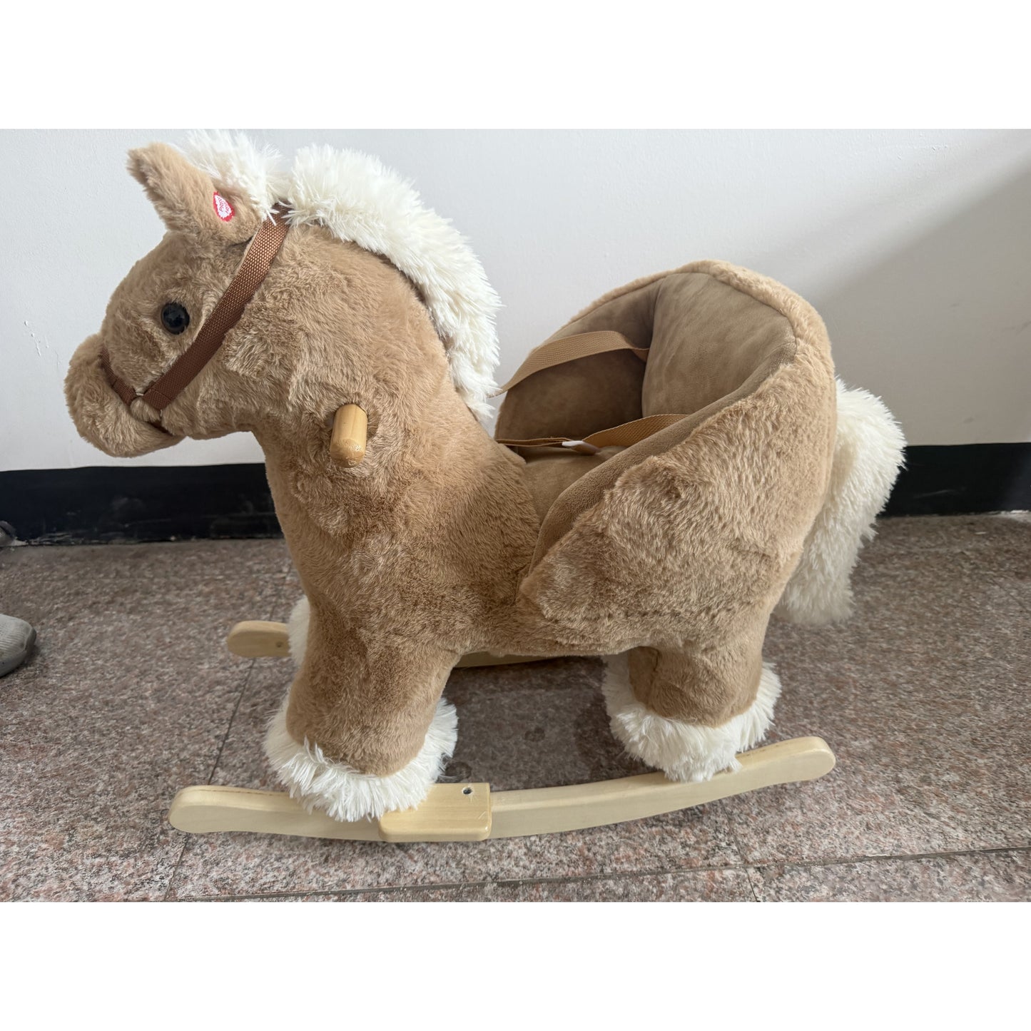 AIYAPLAY Kids Rocking Horse, Children Plush Ride On Animal Rocker w/Sound, Seat Belt, Wood Base Seat for Toddlers 18-36 M, Brown