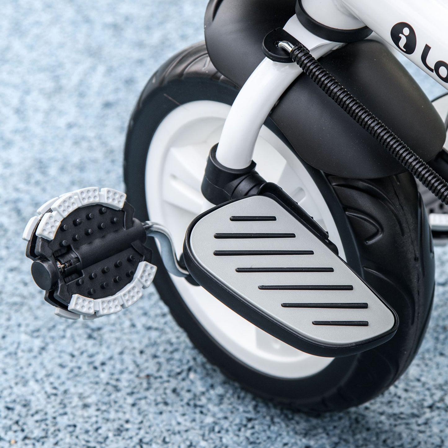 HOMCOM Metal Frame 4 in 1 Baby Push Tricycle with Parent Handle for 1-5 Years Old Dark Blue