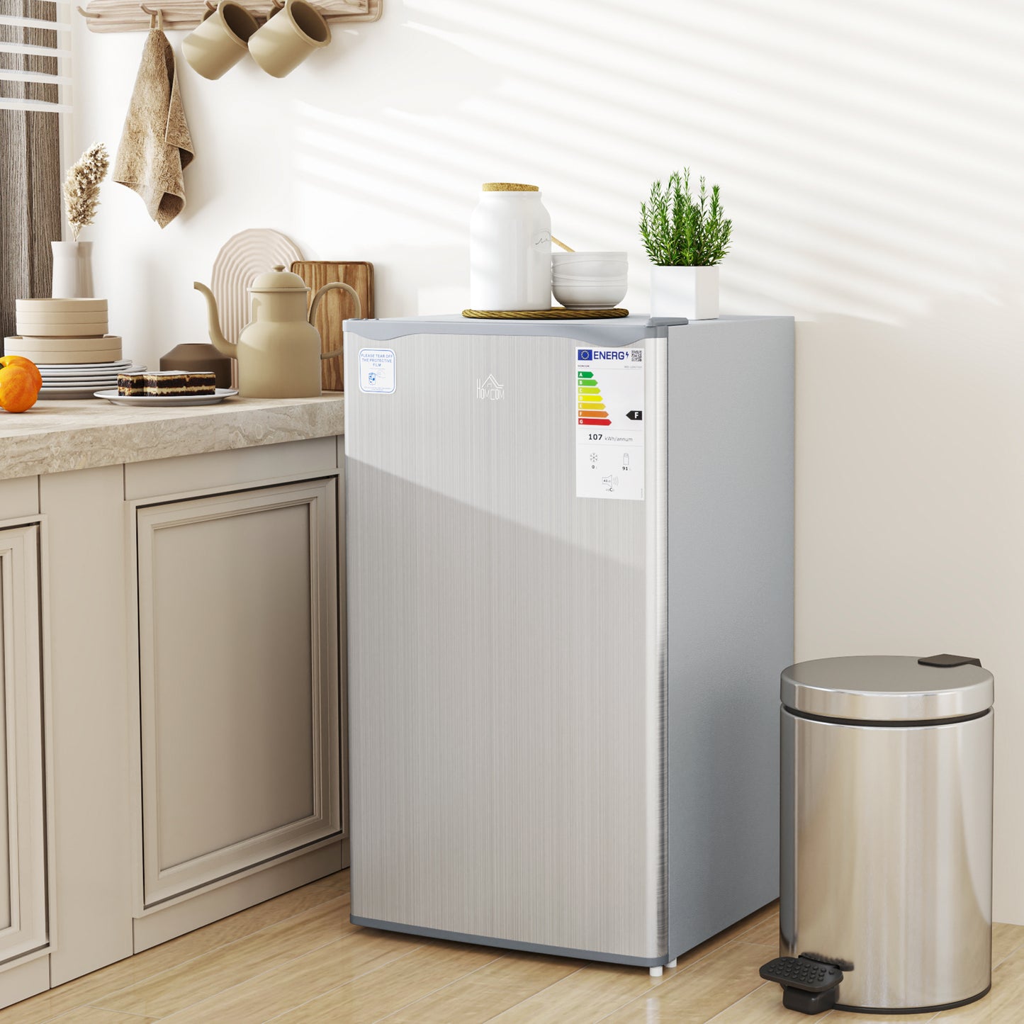 HOMCOM 91L Freestanding Under-Counter Fridge with Lock - Silver Tone