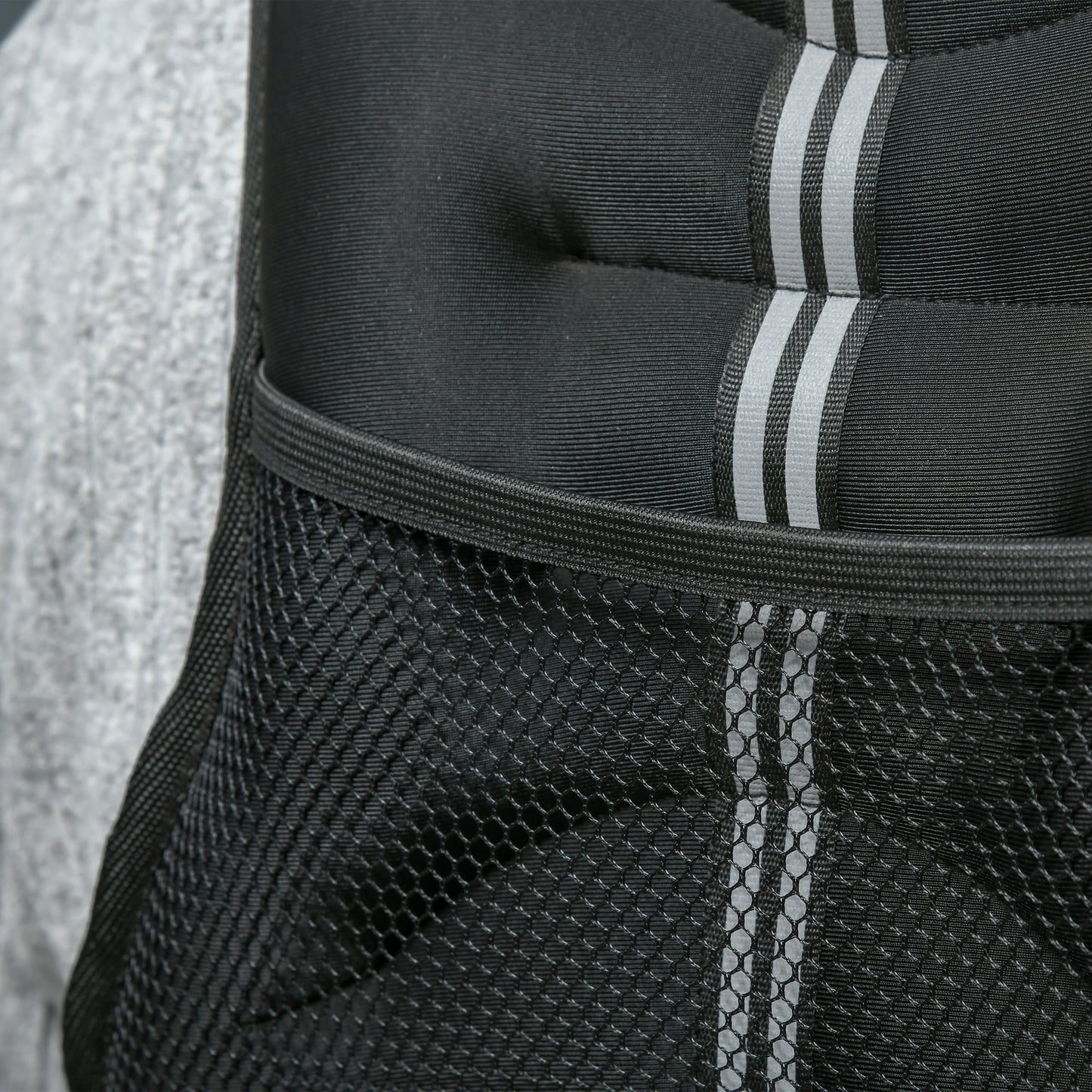 HOMCOM 10KG Weighted Vest, Adjustable Straps, Pocket, Reflective Strips, for Men & Women Cardio & Strength Training, Black