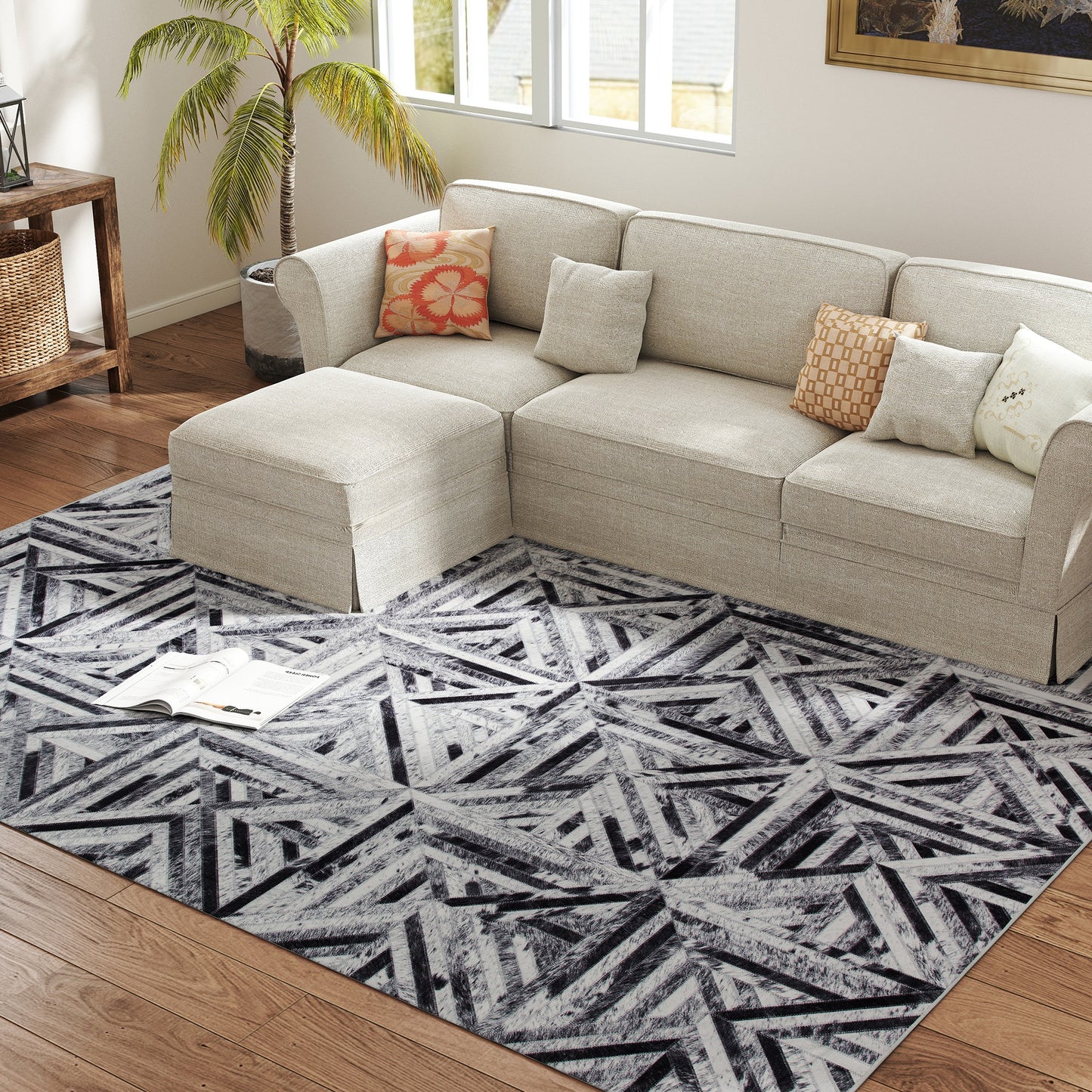 HOMCOM Triangle Pattern Non-Slip Washable Chenille Rug, 290 x 200 cm, for Living Room, Bedroom, Dining Room, Office, Black