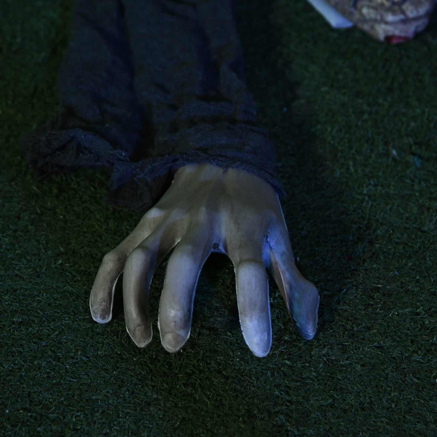 HOMCOM 5.2ft Life Size Outdoor Halloween Crawling Zombie, Animated Prop with Sound, Motion Activation, Light Up Eyes, Posable Arms, Howling Sound, Outdoor