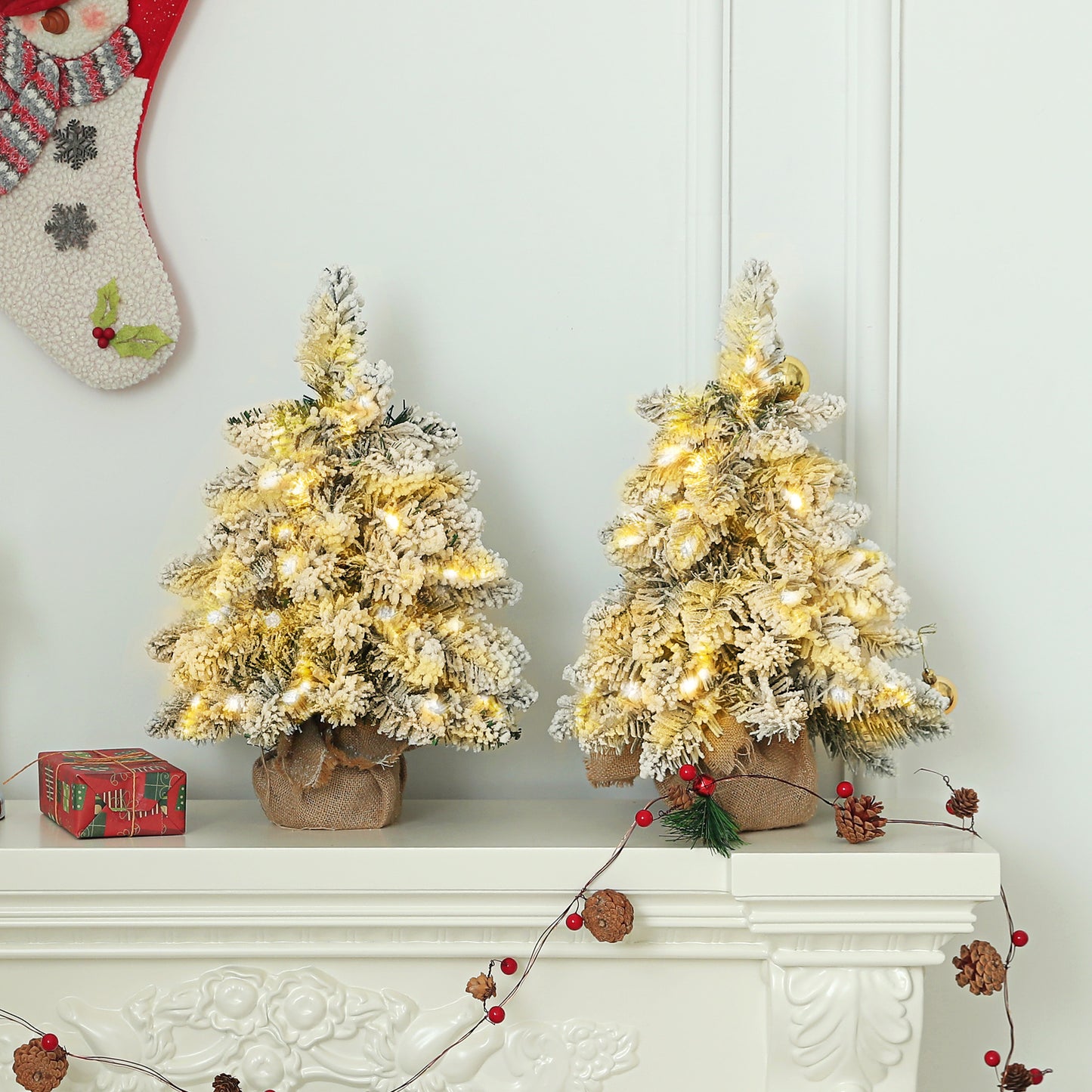 HOMCOM 1.5ft Mini Artificial Christmas Trees with Lights