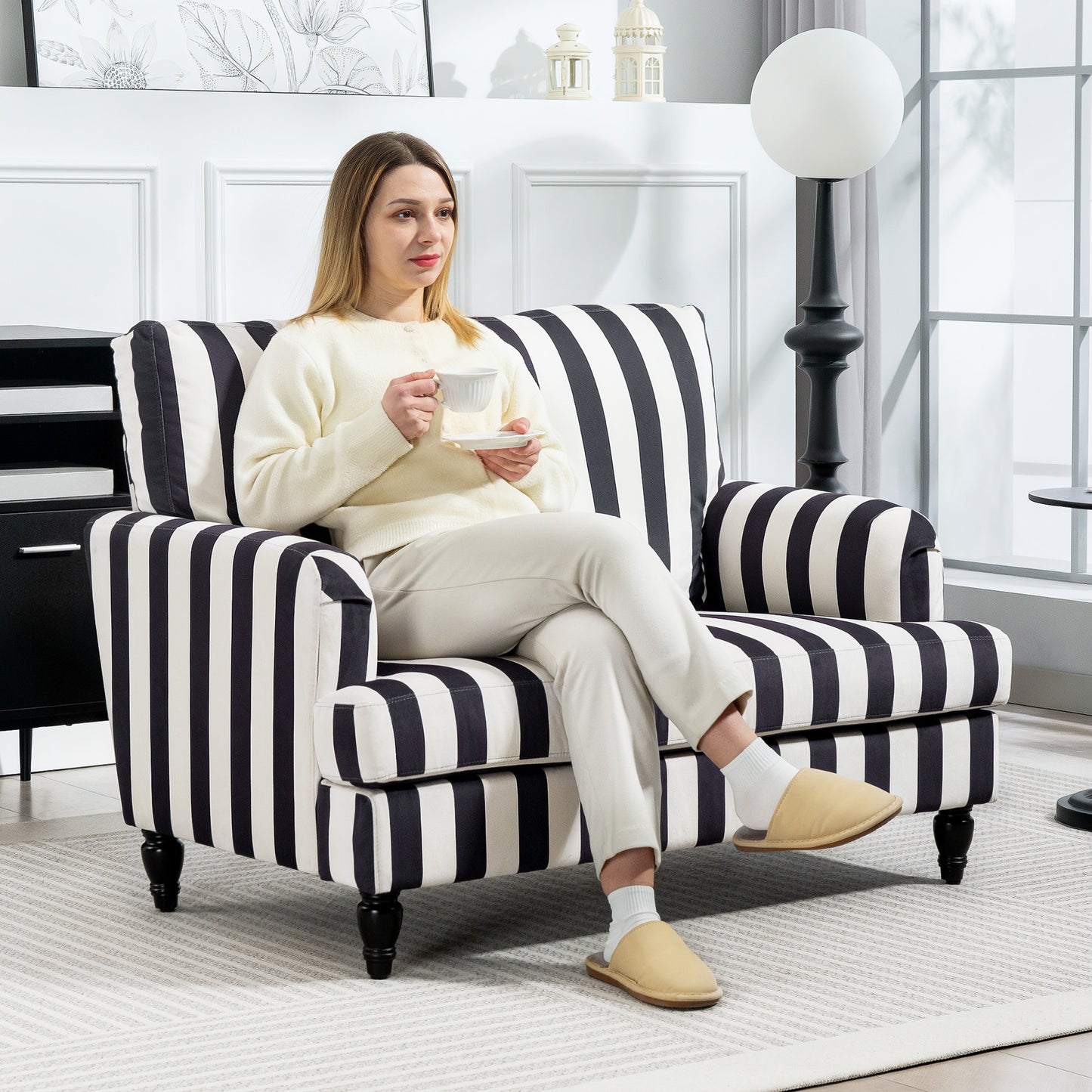 HOMCOM Modern Cuddle Chair, Velvet Single Sofa Armchair with Stripe, Turned Legs, Wide Seat, Upholstered Snuggle Chair, Black and White