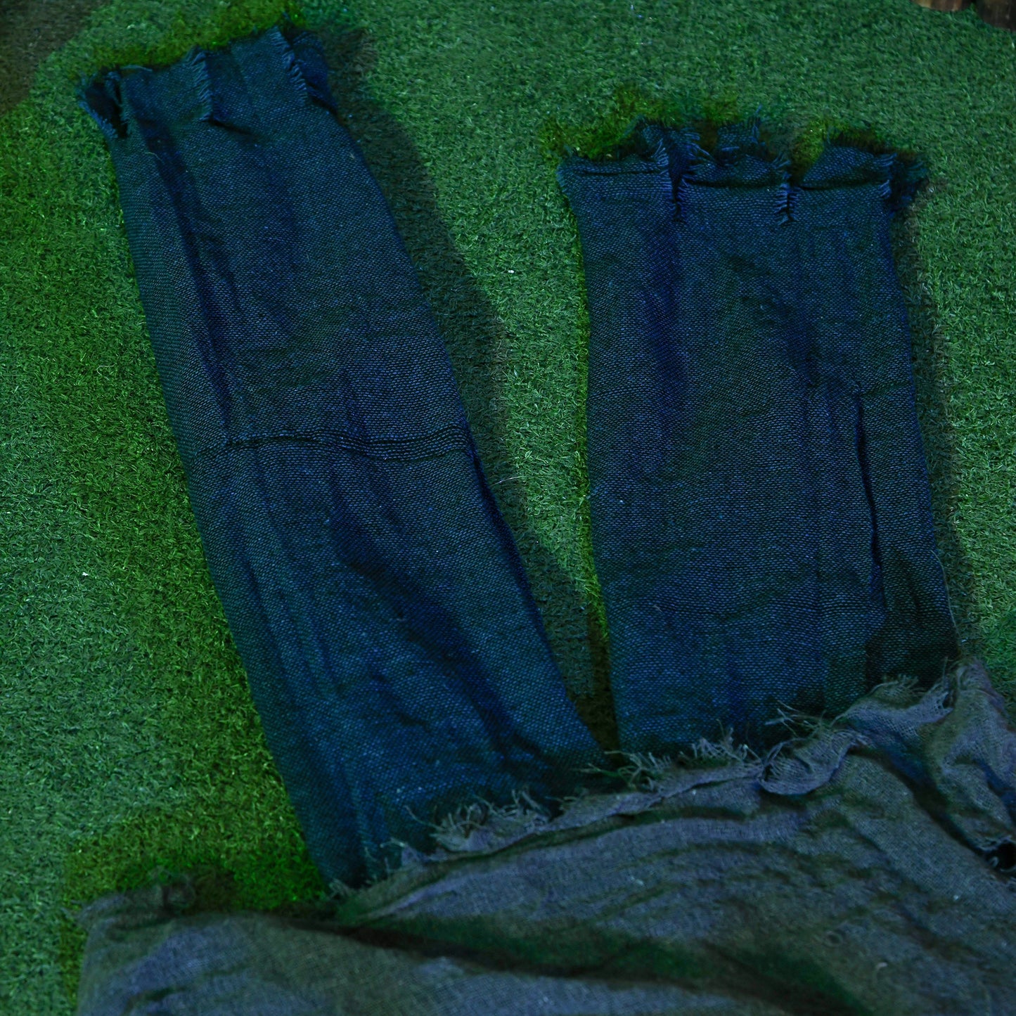 HOMCOM 5.2ft Life Size Outdoor Halloween Crawling Zombie, Animated Prop with Sound, Motion Activation, Light Up Eyes, Posable Arms, Howling Sound, Outdoor