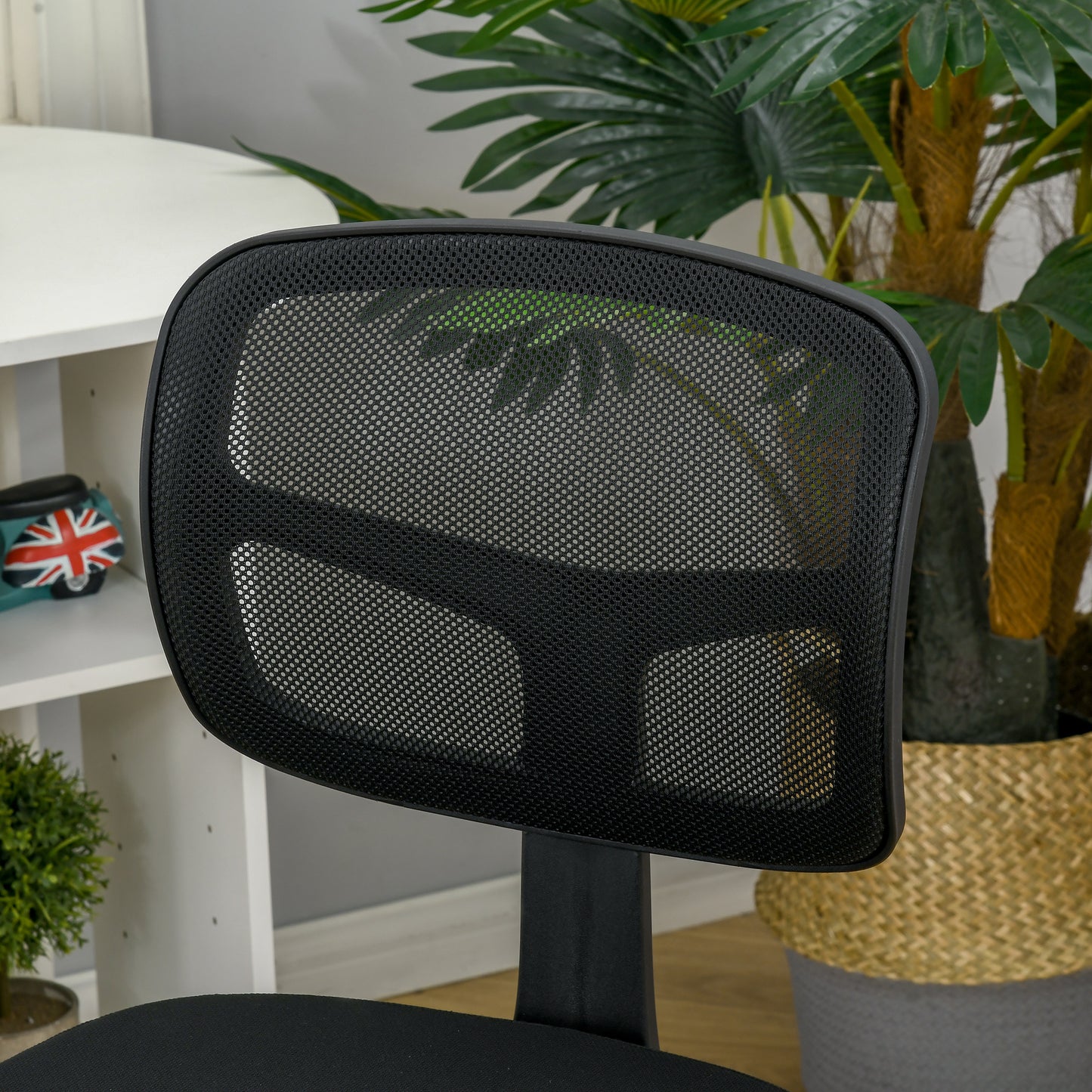 Vinsetto Ergonomic Swivel Mesh Desk Chair, Armless, Curved Back, Height Adjustable, Wheels, 120 kg Capacity, for Home Office, Black.