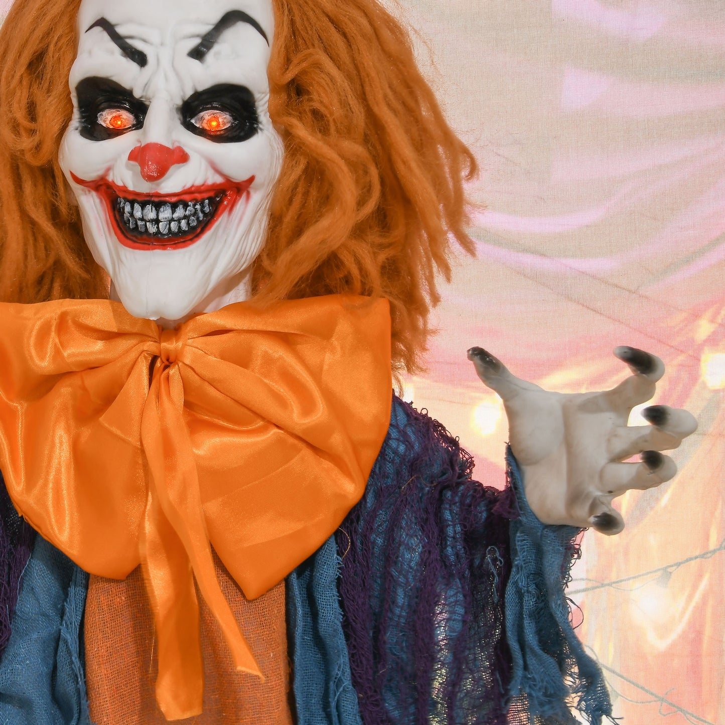 HOMCOM Life Size Circus Clown Halloween Decoration, Animatronic w/ Sound Activated, Light Up Eyes, Sound Effects, Animated Prop - 168cm