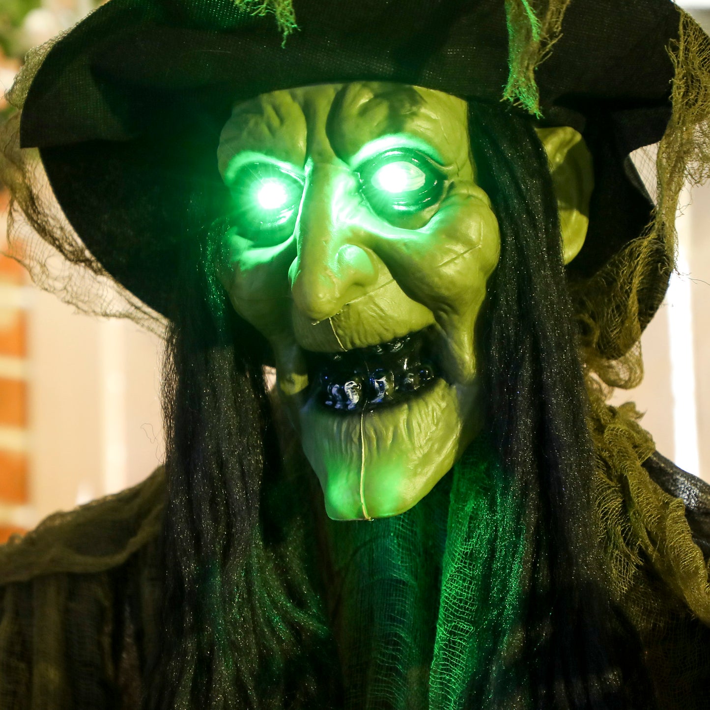 Outsunny Life Size Hanging Halloween Animated Witch with LED Eyes, Spooky Battery Operated Decorations, Indoor Props, 170 cm, Black