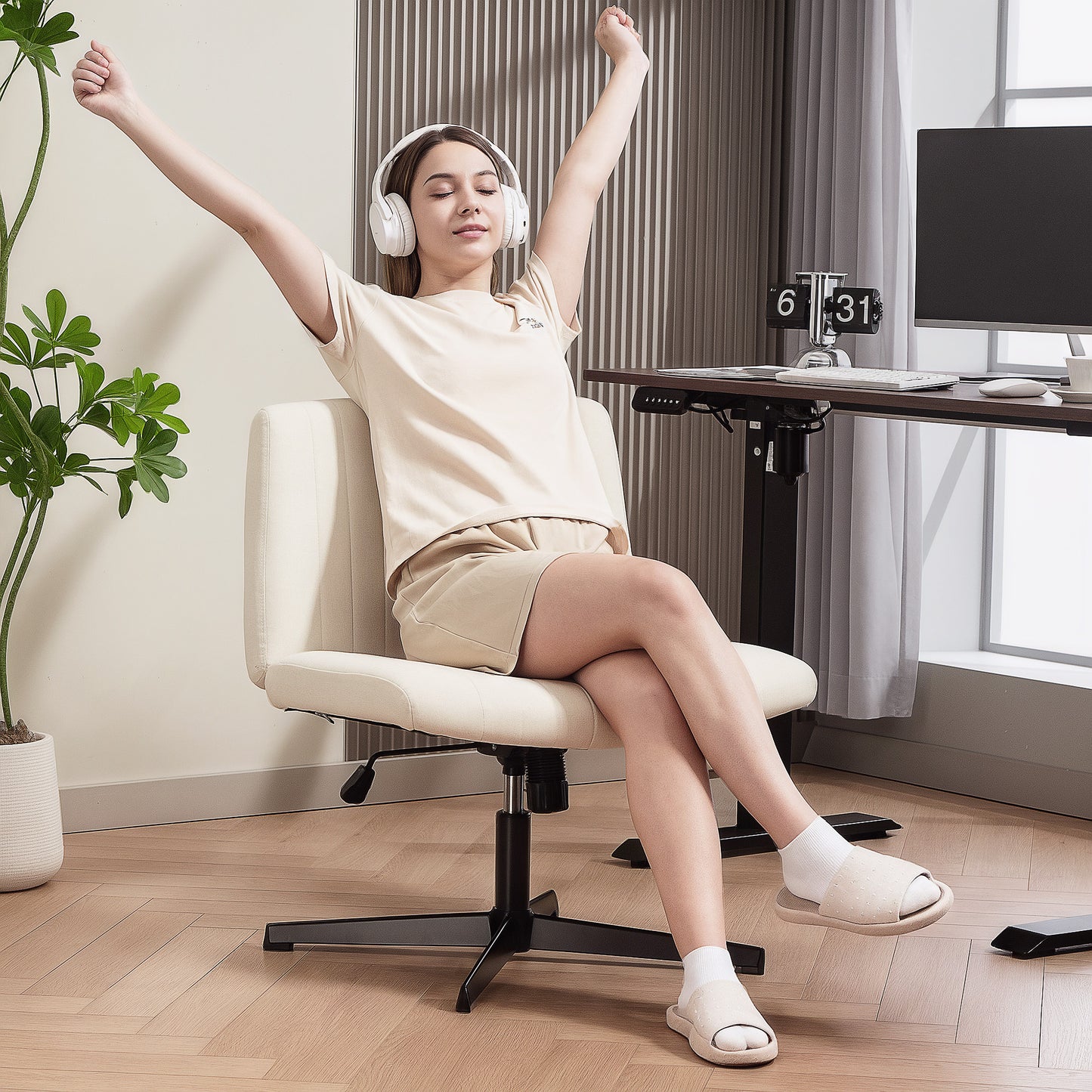 HOMCOM Armless Office Chair, Linen Fabric, Criss Cross Legs, Wide Seat, Thick Padding, Tilt, Adjustable Swivel for Home, Cream