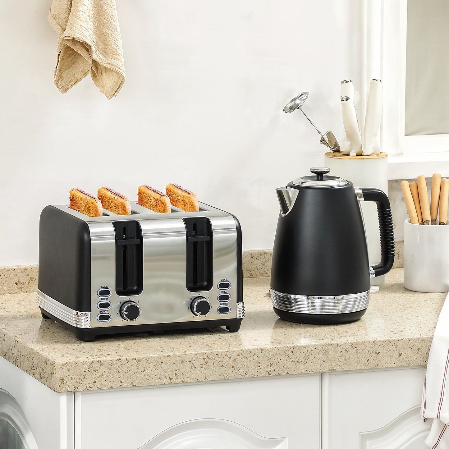 HOMCOM Stainless Steel Kettle and Toaster Set, 1.7L Rapid Boil Kettle, Limescale Filter, 4 Slice Toaster, 7 Browning Levels, Black/Silver