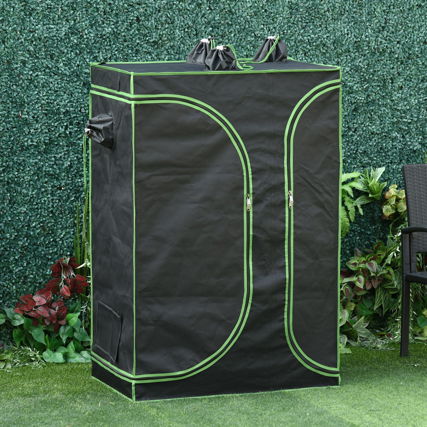 Outsunny Mylar Hydroponic Grow Tent with Vents and Floor Tray for Indoor Plant Growing