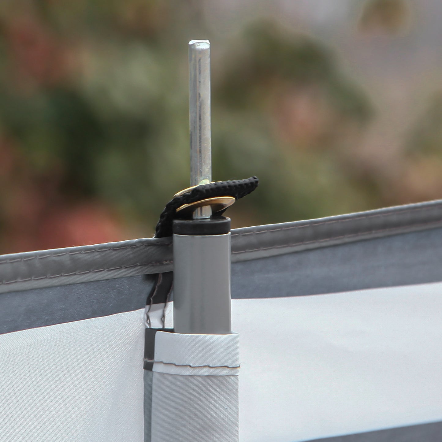 Outsunny 5 Pole Camping Windbreaks, Beach Wind Shield Shelter with Carry Bag and Steel Poles, Outdoor Caravan Privacy Shield, 540cm x 150cm, Grey and White