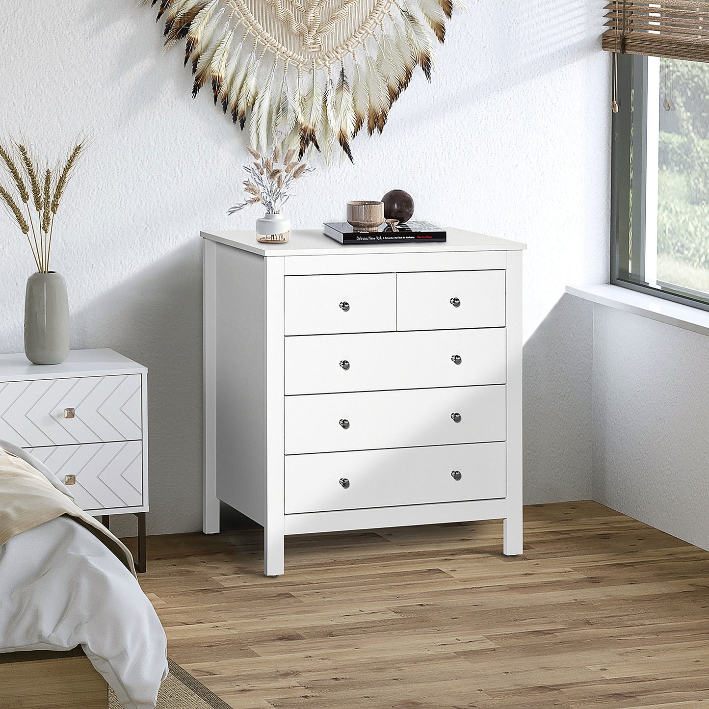 HOMCOM Modern Chest of Drawers, 5 Drawer Storage Cabinet with Metal Handles and Runners for Bedroom, White